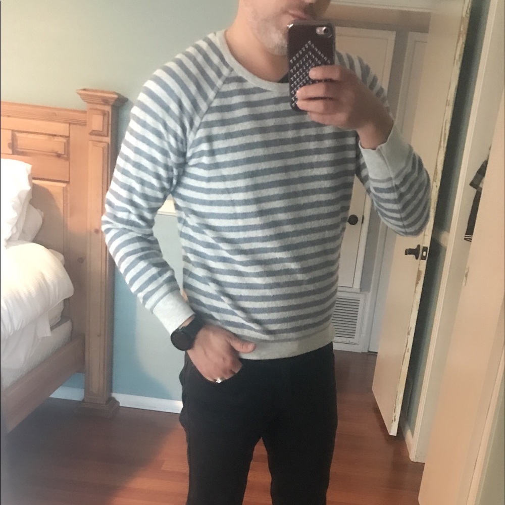Rosé Pistol sweater size M EUC